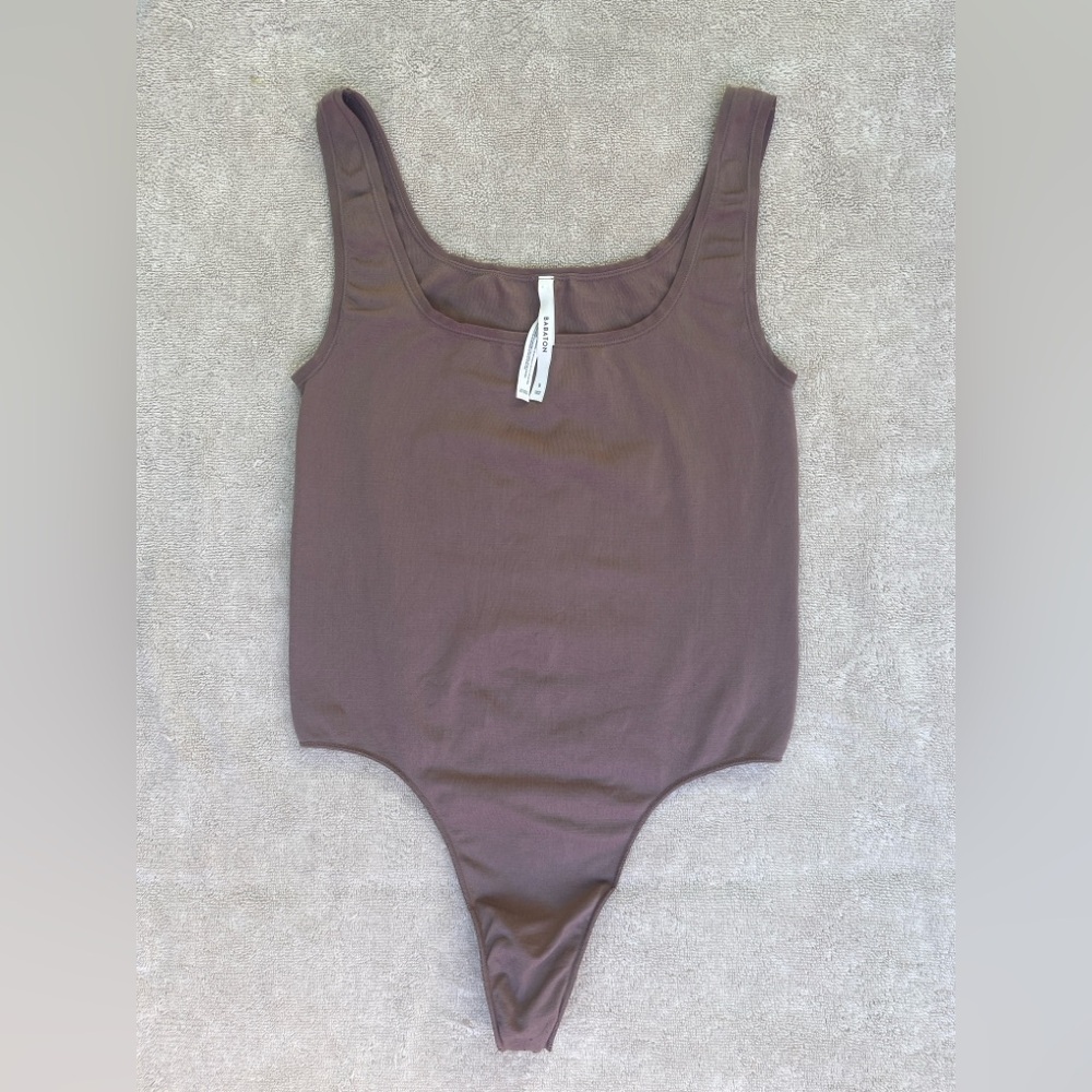Babaton Aritzia Mauve Scoop-Neck Bodysuit minimalist classic basic effortless S